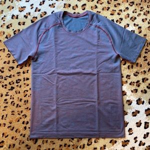 LuluLemon Metal Vent T-Shirt 2.0 Medium (like new)